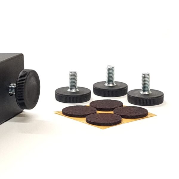 Self-levelling pads for table legs 