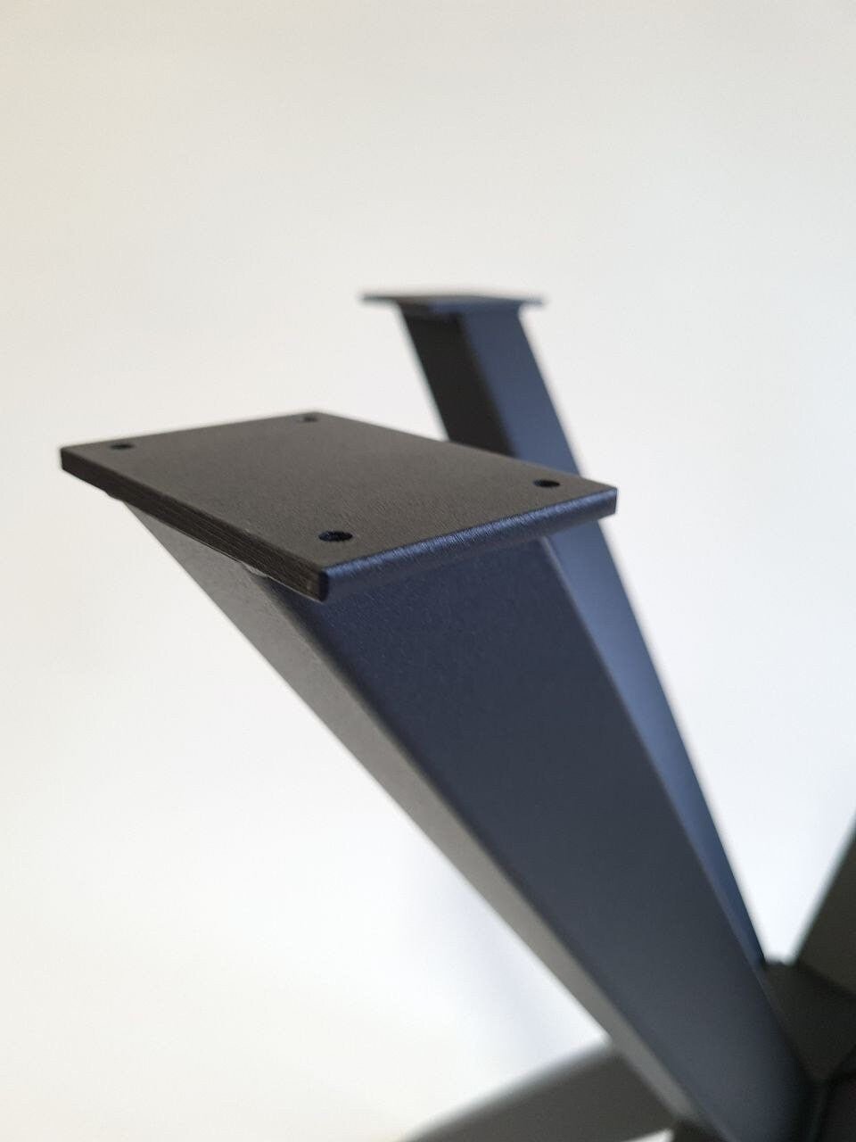 Spider 4 dining table base, view 4